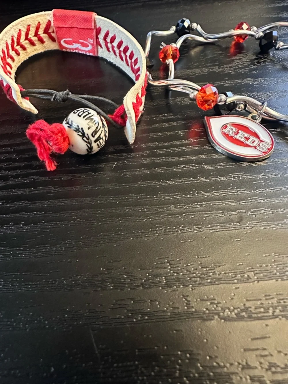 Cincinnati Reds bracelet set - Picture 2 of 2
